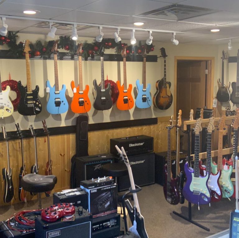 AllicksGuitarShop 768x767